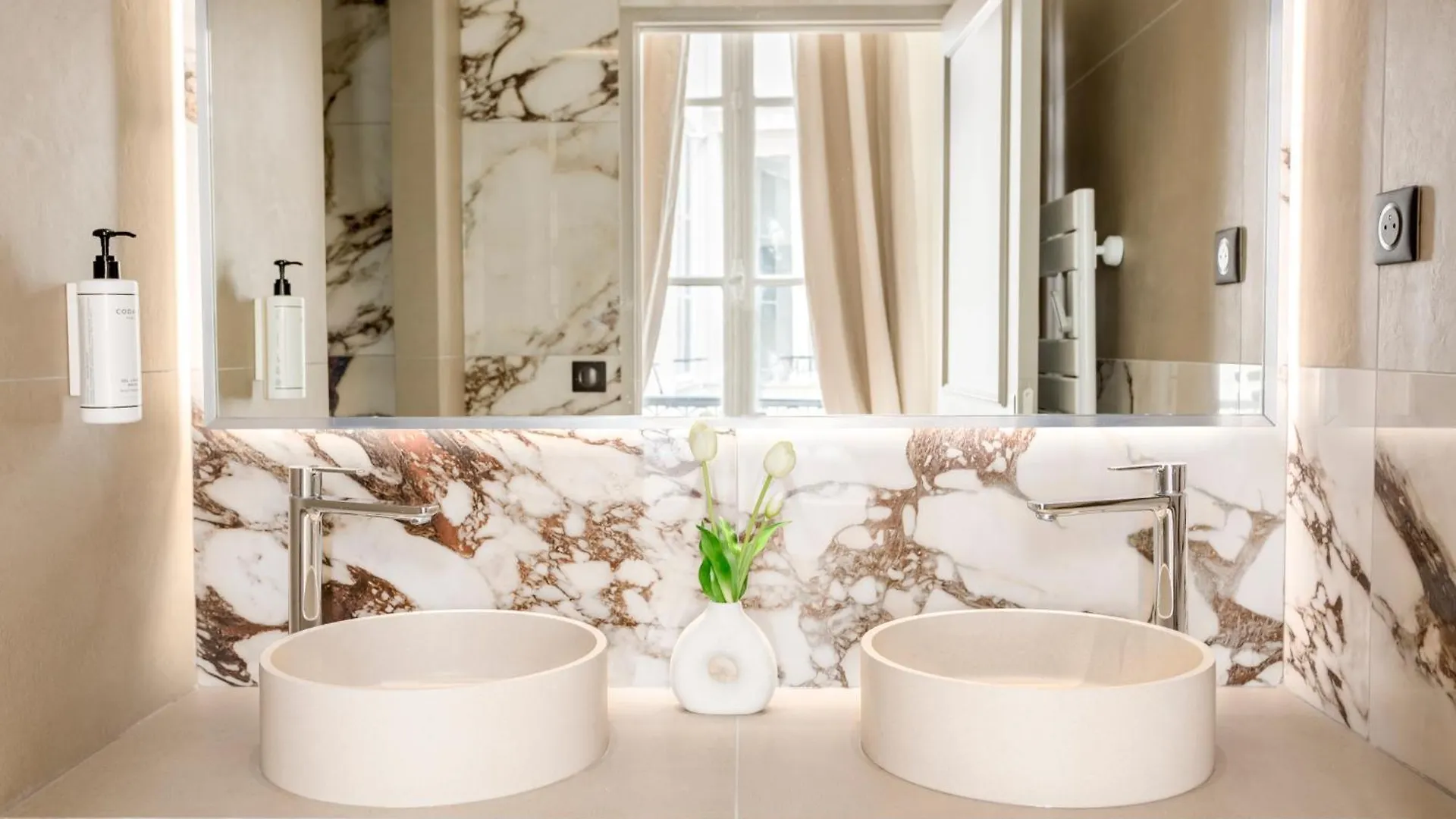 Merveil - Signature - Marais - Montmartre Apartment